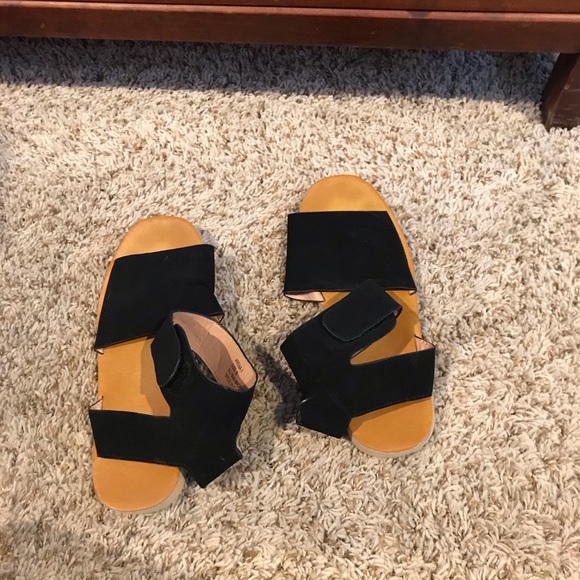 Flat sandals - Picture 2 of 2